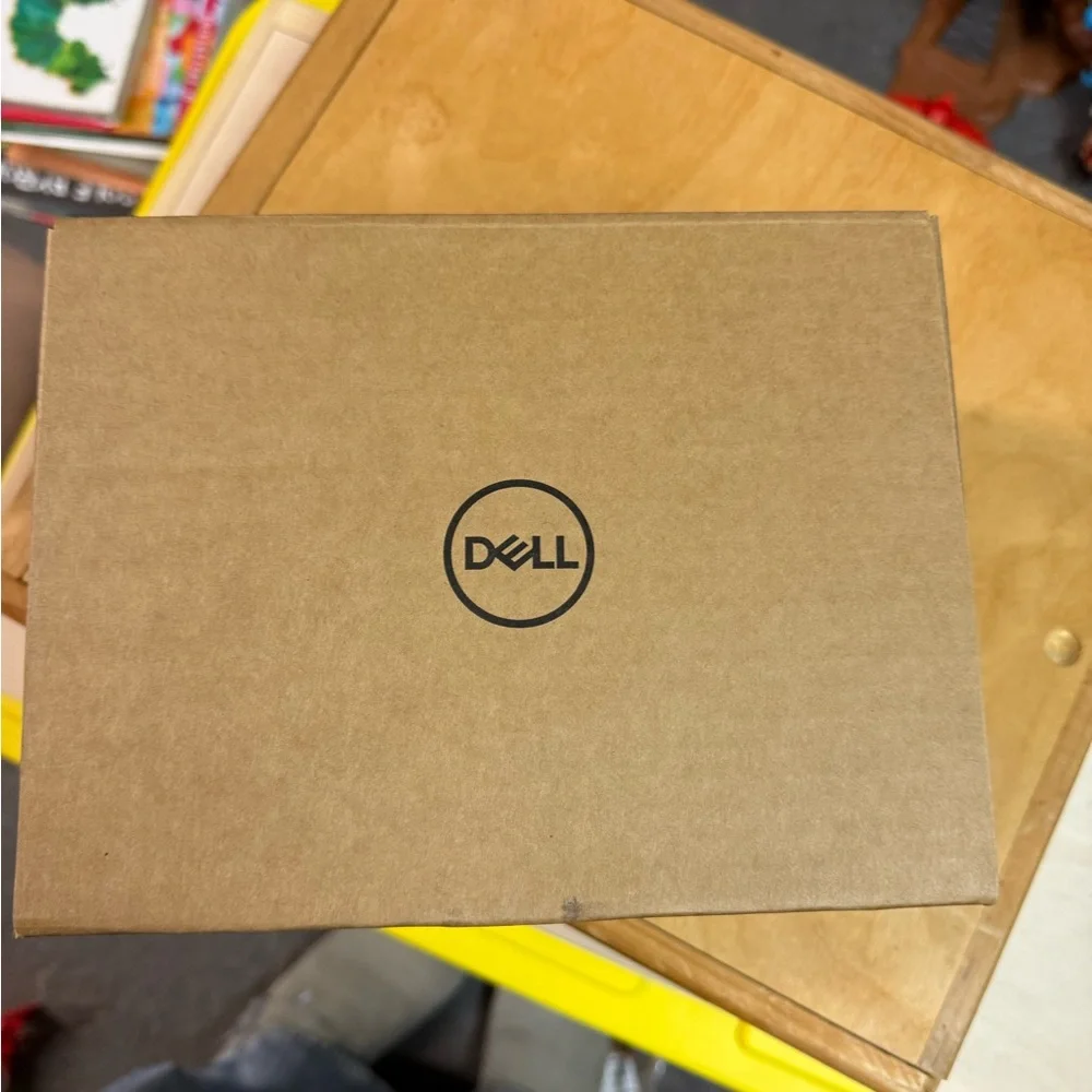 Dell universal dock D6000S Brown Box